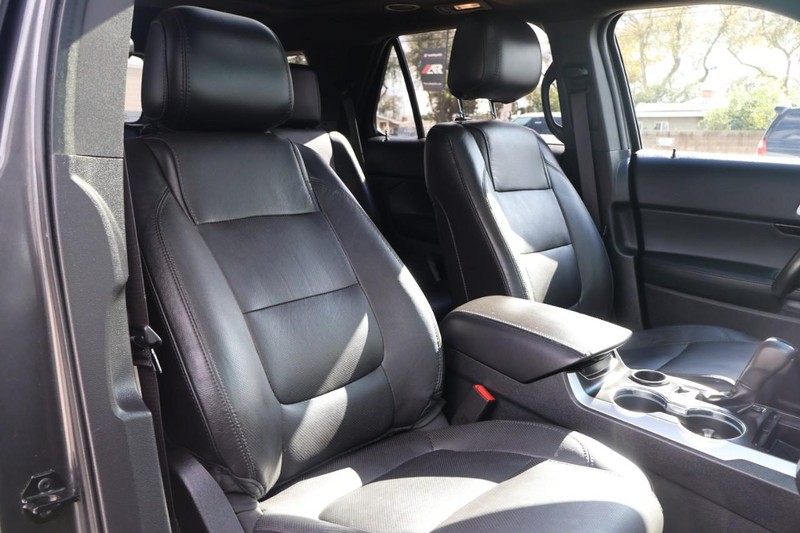 Ford Explorer Vehicle Full-screen Gallery Image 21