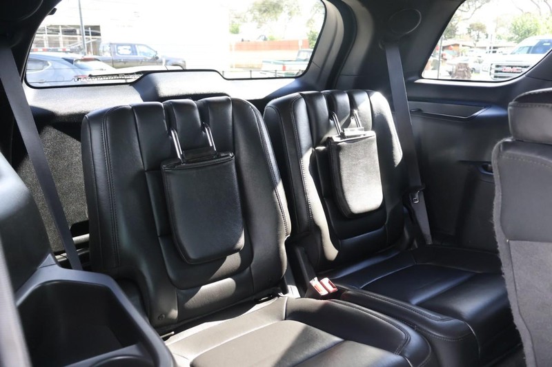 Ford Explorer Vehicle Full-screen Gallery Image 23