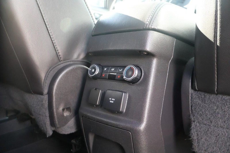 Ford Explorer Vehicle Full-screen Gallery Image 24