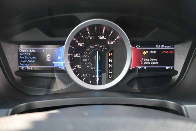 Ford Explorer Vehicle Full-screen Gallery Image 26