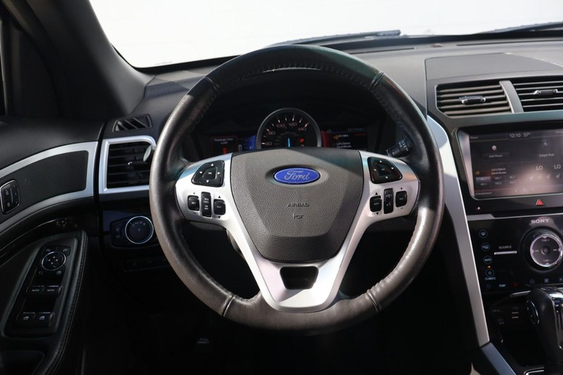 Ford Explorer Vehicle Full-screen Gallery Image 27