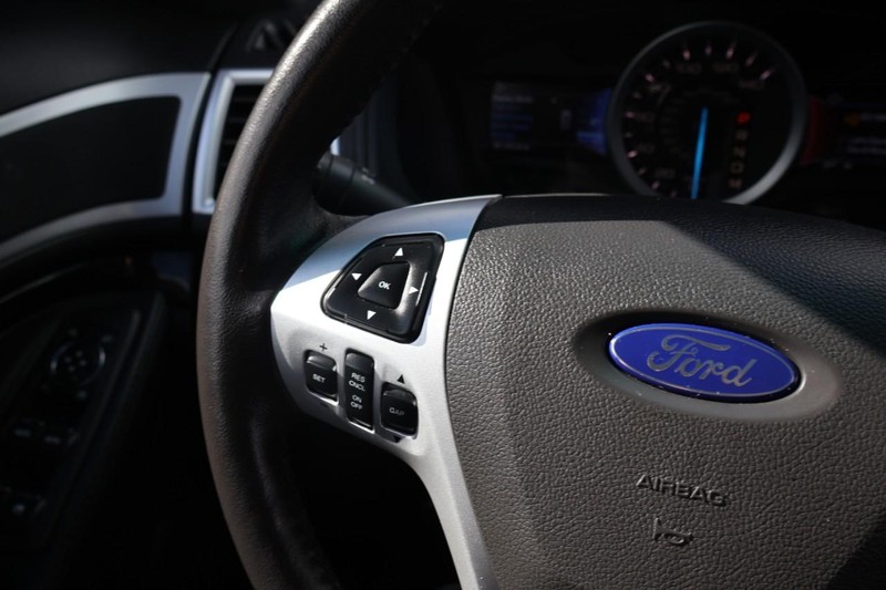 Ford Explorer Vehicle Full-screen Gallery Image 28