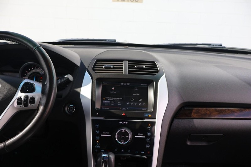 Ford Explorer Vehicle Full-screen Gallery Image 31