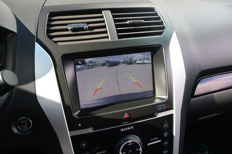 Ford Explorer Vehicle Full-screen Gallery Image 33