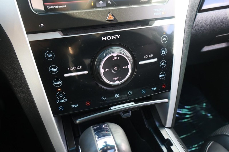 Ford Explorer Vehicle Full-screen Gallery Image 34