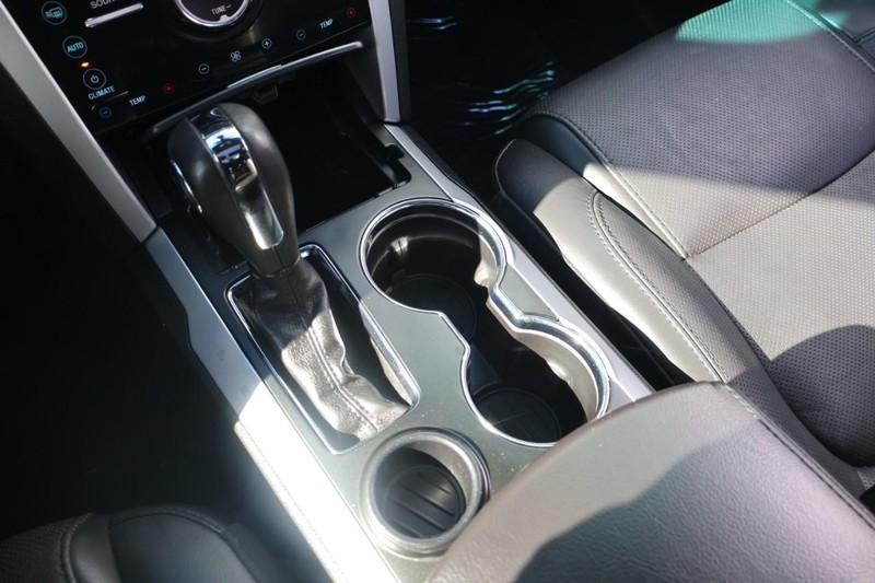 Ford Explorer Vehicle Full-screen Gallery Image 36