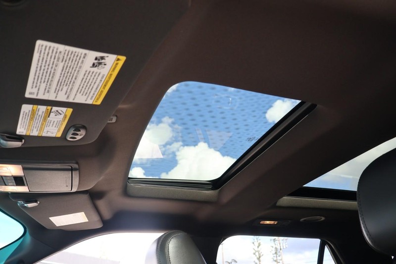 Ford Explorer Vehicle Full-screen Gallery Image 37