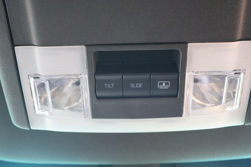 Ford Explorer Vehicle Full-screen Gallery Image 38