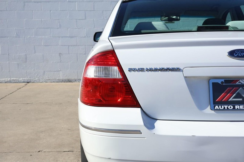 Ford Five Hundred Vehicle Full-screen Gallery Image 07