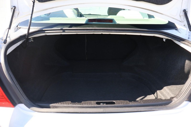 Ford Five Hundred Vehicle Full-screen Gallery Image 08