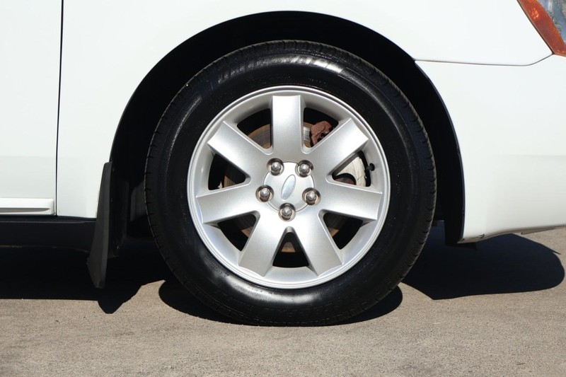 Ford Five Hundred Vehicle Full-screen Gallery Image 13