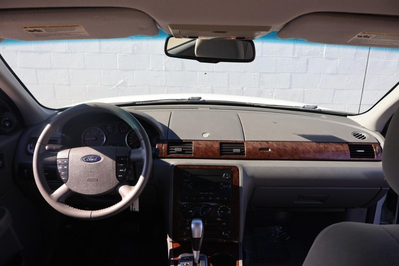 Ford Five Hundred Vehicle Full-screen Gallery Image 23