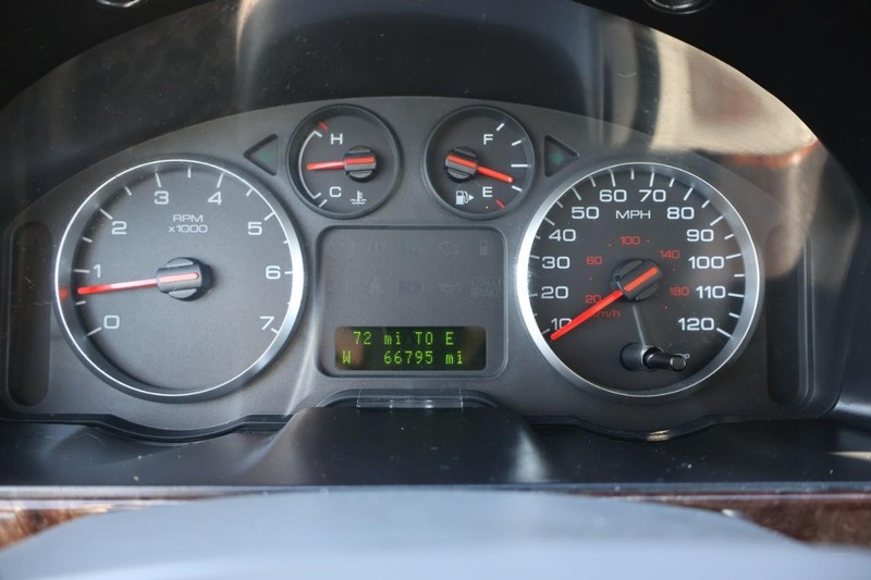 Ford Five Hundred Vehicle Full-screen Gallery Image 24