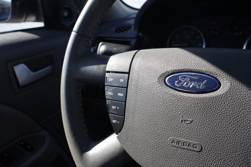 Ford Five Hundred Vehicle Full-screen Gallery Image 26