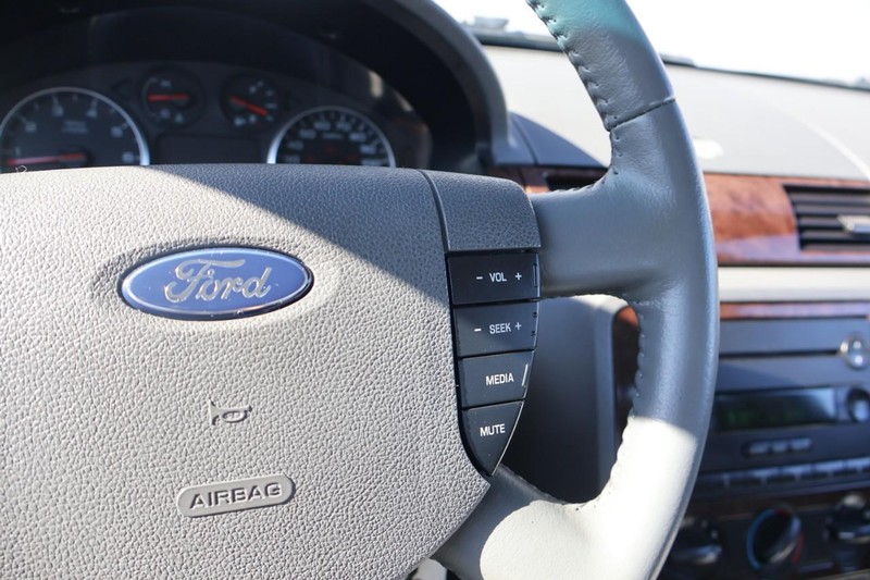 Ford Five Hundred Vehicle Full-screen Gallery Image 27