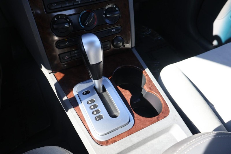 Ford Five Hundred Vehicle Full-screen Gallery Image 31