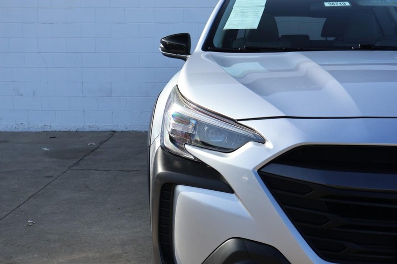 Subaru Outback Vehicle Full-screen Gallery Image 03