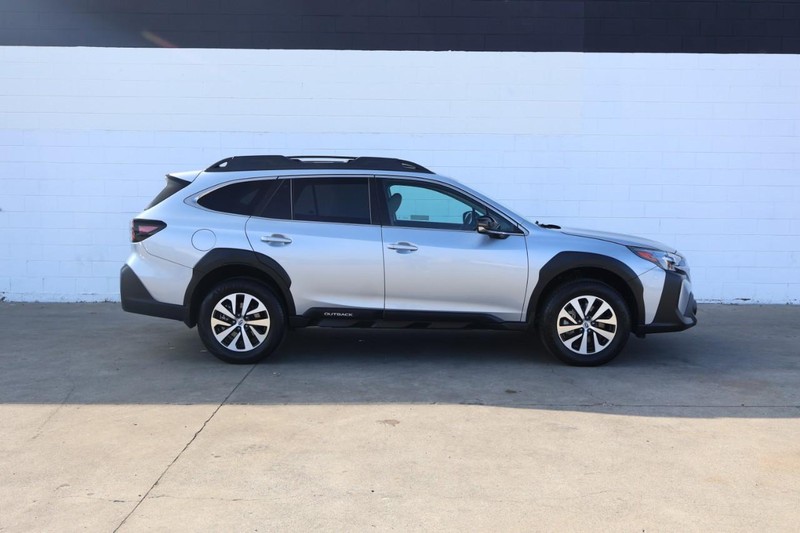 Subaru Outback Vehicle Full-screen Gallery Image 04