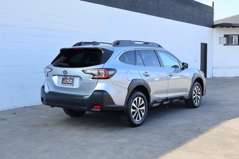 Subaru Outback Vehicle Full-screen Gallery Image 05