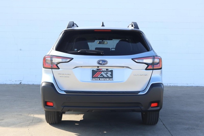 Subaru Outback Vehicle Full-screen Gallery Image 06