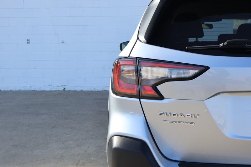 Subaru Outback Vehicle Full-screen Gallery Image 07