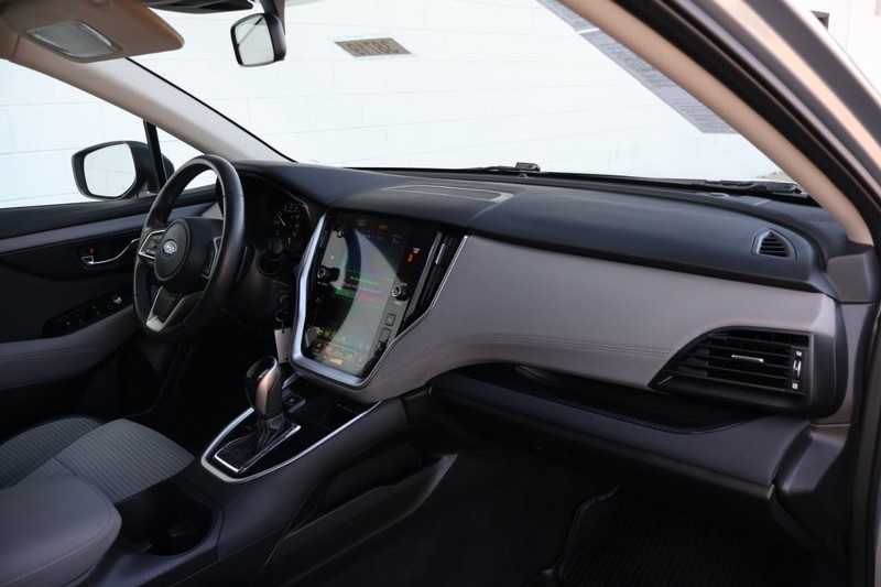 Subaru Outback Vehicle Full-screen Gallery Image 21