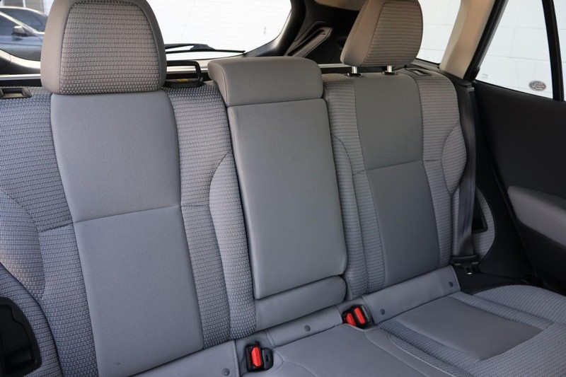 Subaru Outback Vehicle Full-screen Gallery Image 23