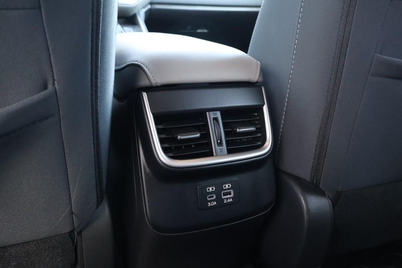 Subaru Outback Vehicle Full-screen Gallery Image 24