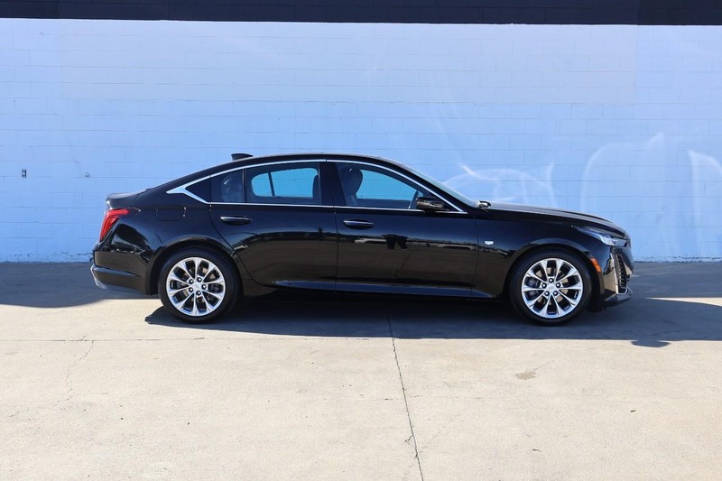 Cadillac CT5 Vehicle Full-screen Gallery Image 04