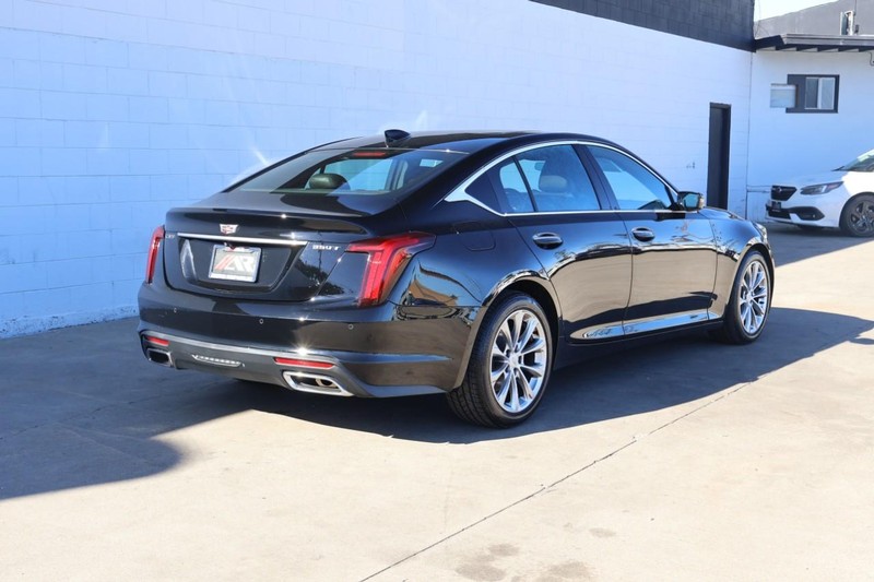 Cadillac CT5 Vehicle Full-screen Gallery Image 05