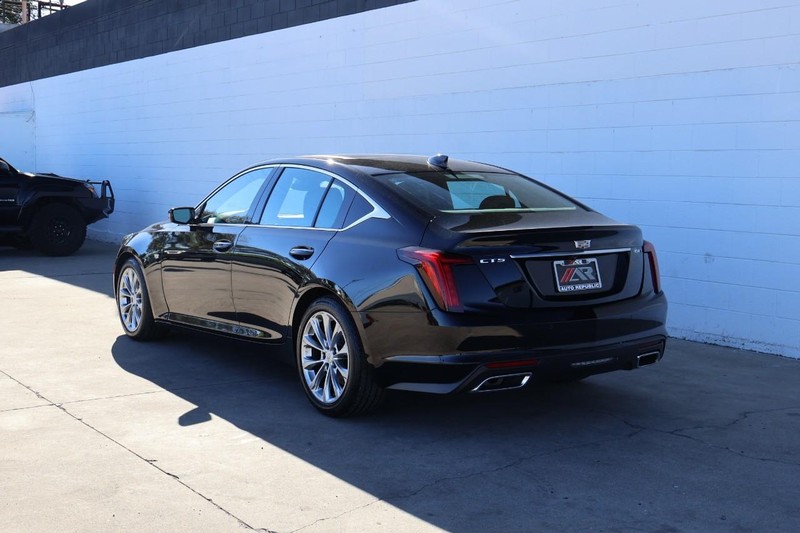 Cadillac CT5 Vehicle Full-screen Gallery Image 09