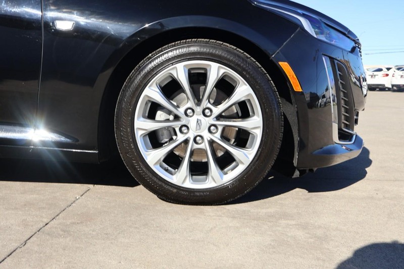 Cadillac CT5 Vehicle Full-screen Gallery Image 13