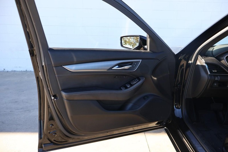 Cadillac CT5 Vehicle Full-screen Gallery Image 14