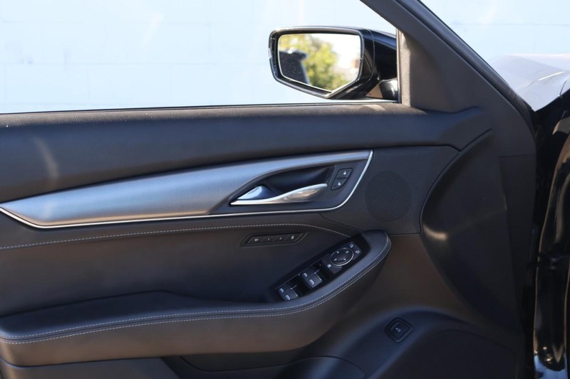 Cadillac CT5 Vehicle Full-screen Gallery Image 15