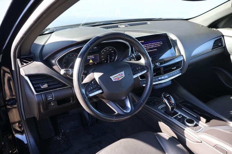 Cadillac CT5 Vehicle Full-screen Gallery Image 16