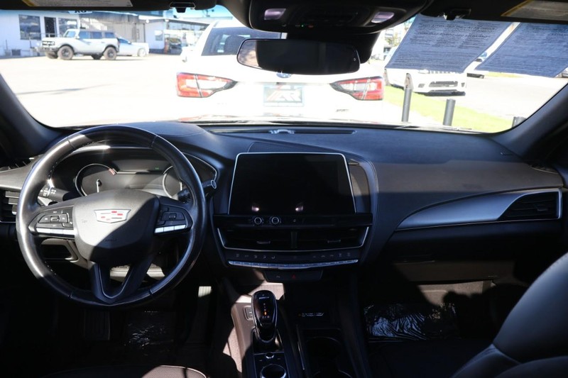 Cadillac CT5 Vehicle Full-screen Gallery Image 24