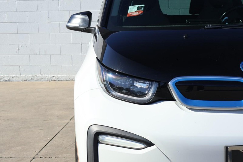 BMW i3 Vehicle Full-screen Gallery Image 03