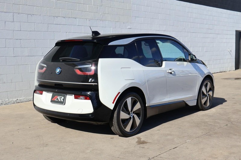BMW i3 Vehicle Full-screen Gallery Image 05