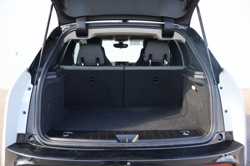 BMW i3 Vehicle Full-screen Gallery Image 08