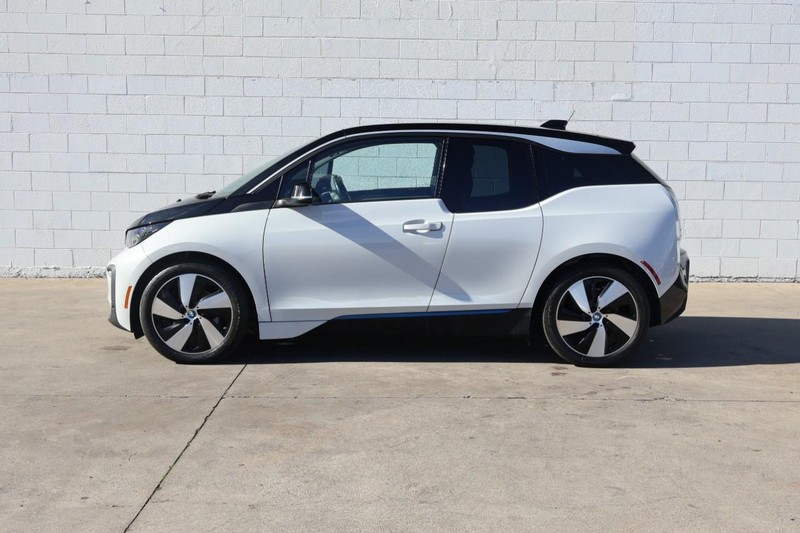 BMW i3 Vehicle Full-screen Gallery Image 10