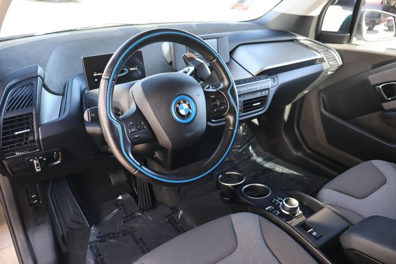 BMW i3 Vehicle Full-screen Gallery Image 16
