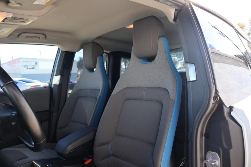 BMW i3 Vehicle Full-screen Gallery Image 17