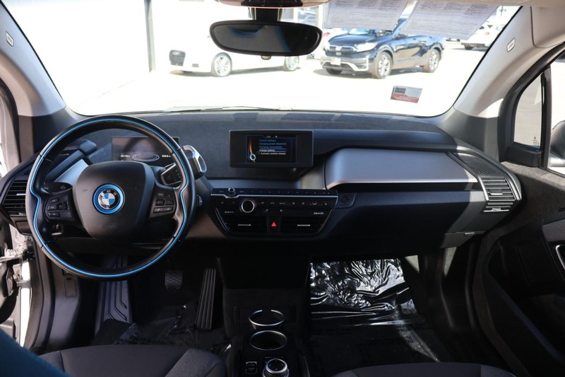 BMW i3 Vehicle Full-screen Gallery Image 21