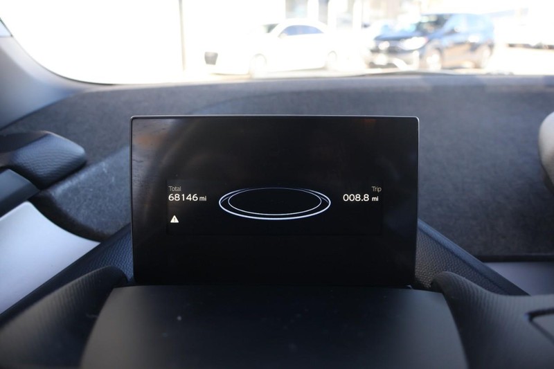 BMW i3 Vehicle Full-screen Gallery Image 22