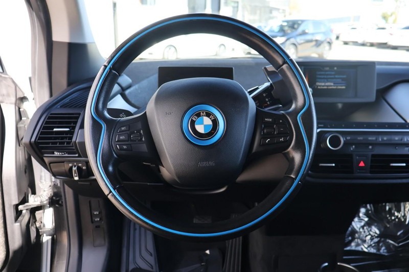 BMW i3 Vehicle Full-screen Gallery Image 23