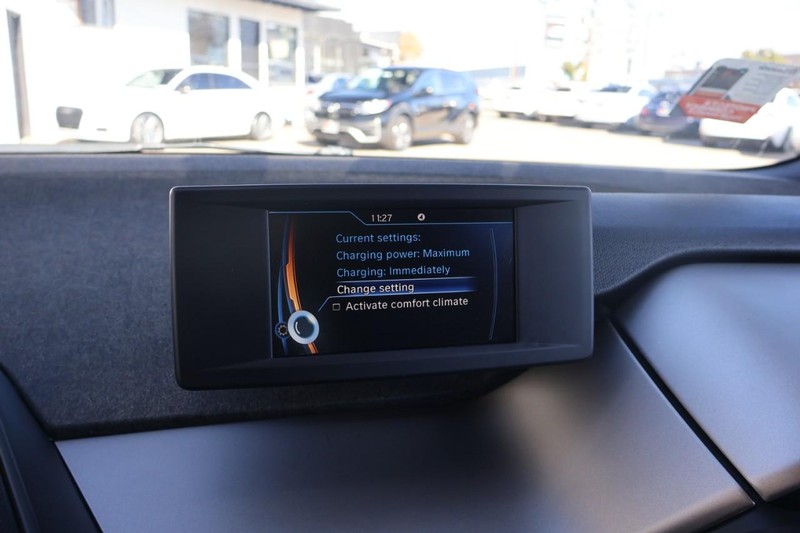 BMW i3 Vehicle Full-screen Gallery Image 26