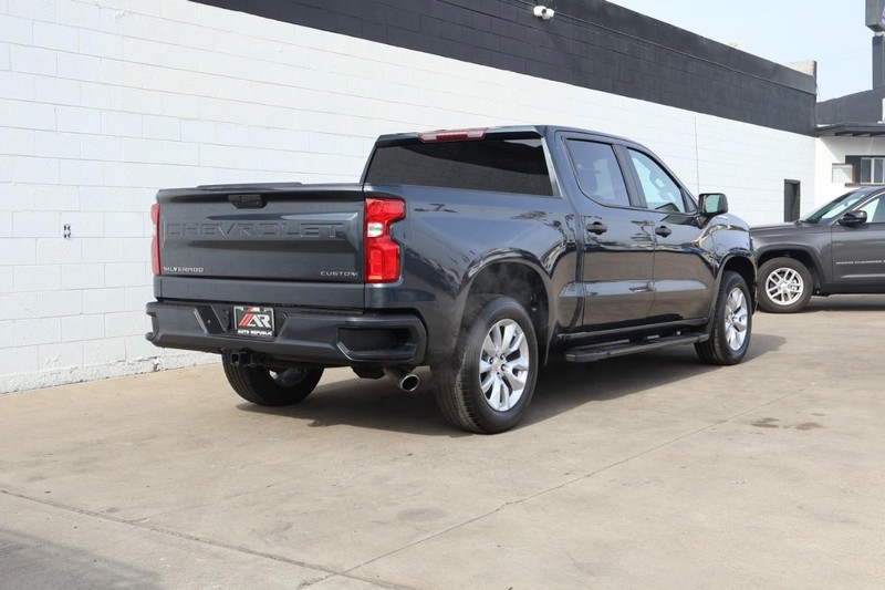 Chevrolet Silverado 1500 LTD Vehicle Full-screen Gallery Image 05