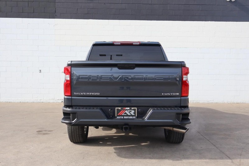 Chevrolet Silverado 1500 LTD Vehicle Full-screen Gallery Image 06