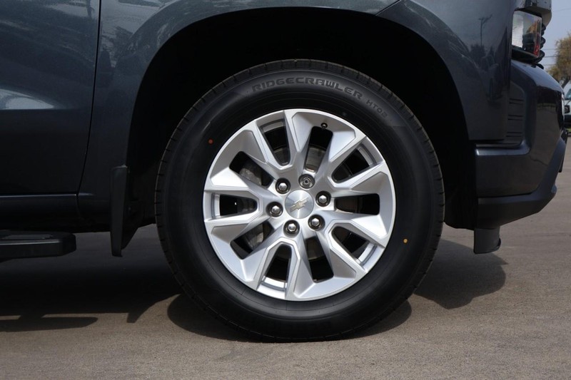 Chevrolet Silverado 1500 LTD Vehicle Full-screen Gallery Image 13