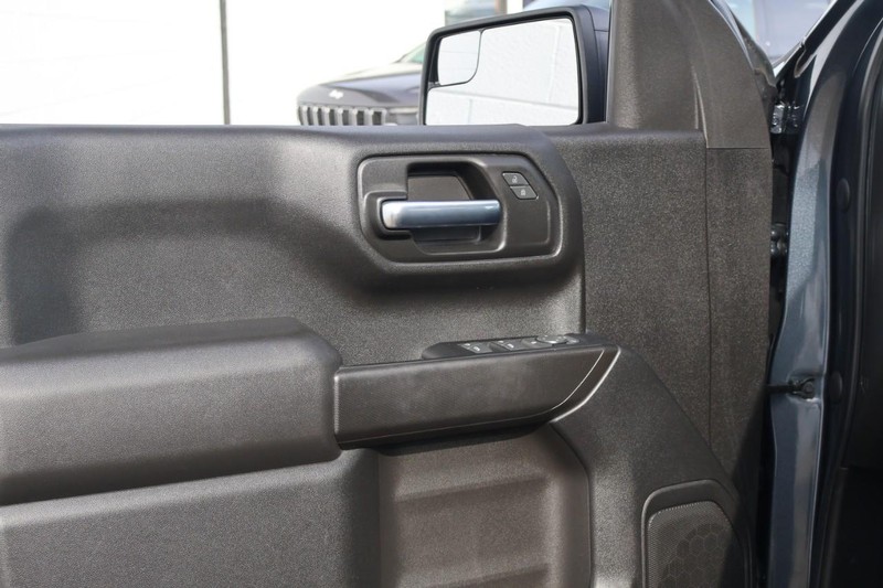 Chevrolet Silverado 1500 LTD Vehicle Full-screen Gallery Image 15